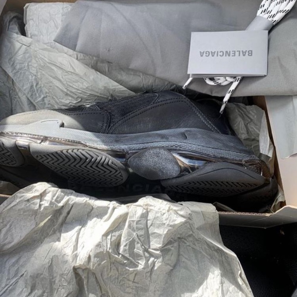 Sneakers - Picture 6 of 6